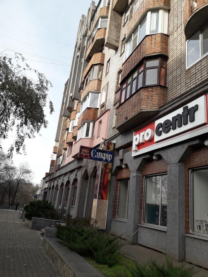 Апартаменты На Проспекте Почтовый Krivoy Rog Ngoại thất bức ảnh